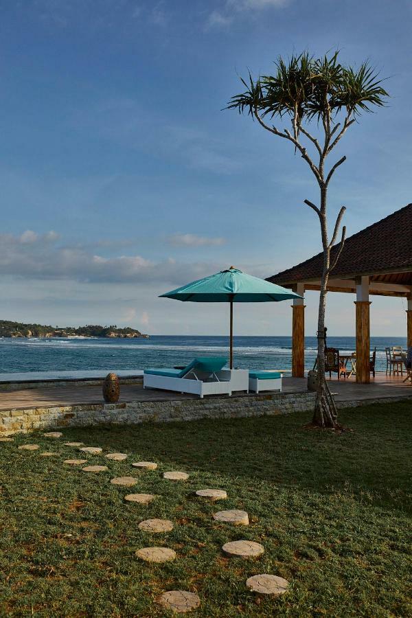 Ombak Bay Lembongan Hotel Exterior photo