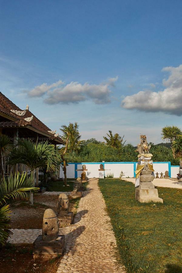Ombak Bay Lembongan Hotel Exterior photo