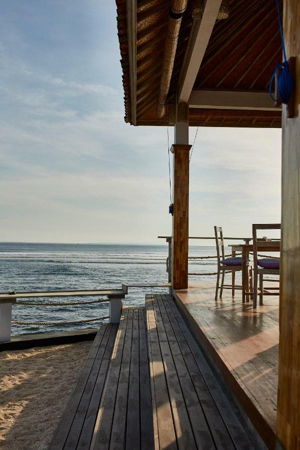 Ombak Bay Lembongan Hotel Exterior photo