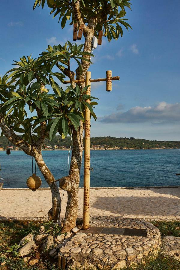 Ombak Bay Lembongan Hotel Exterior photo